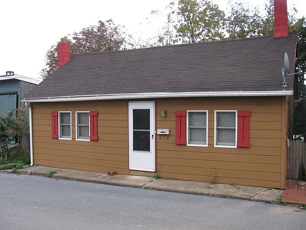 235 Plum St photo 1