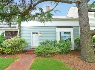 570 Hampton Rd APT 2, Southampton, NY 11968