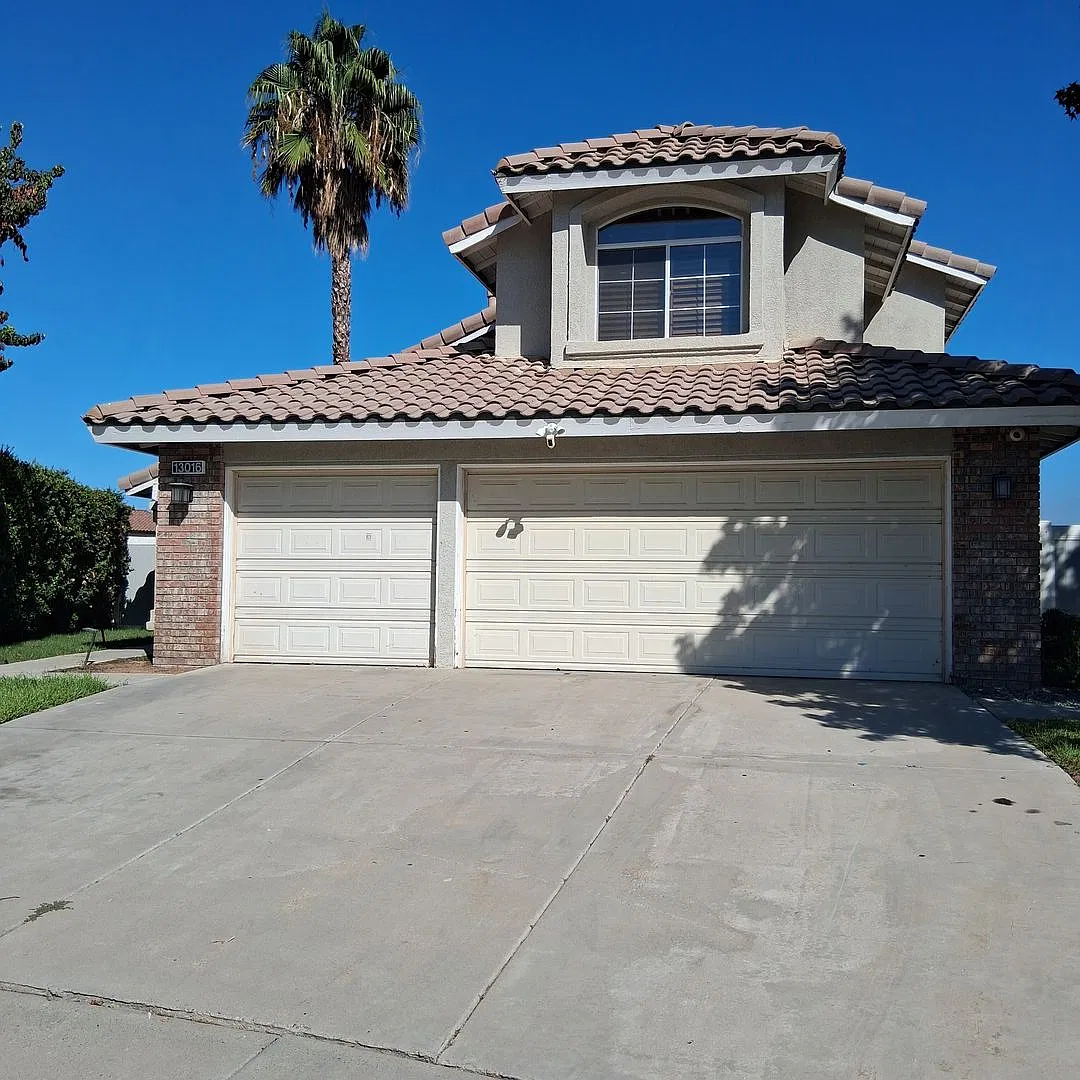 Awesome Pool Home South Corona 4 bedroom 3 bathroom 13016 Mew Cr. — Photo 1