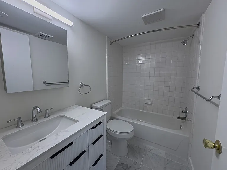 1703 Green St #1 — Photo 23