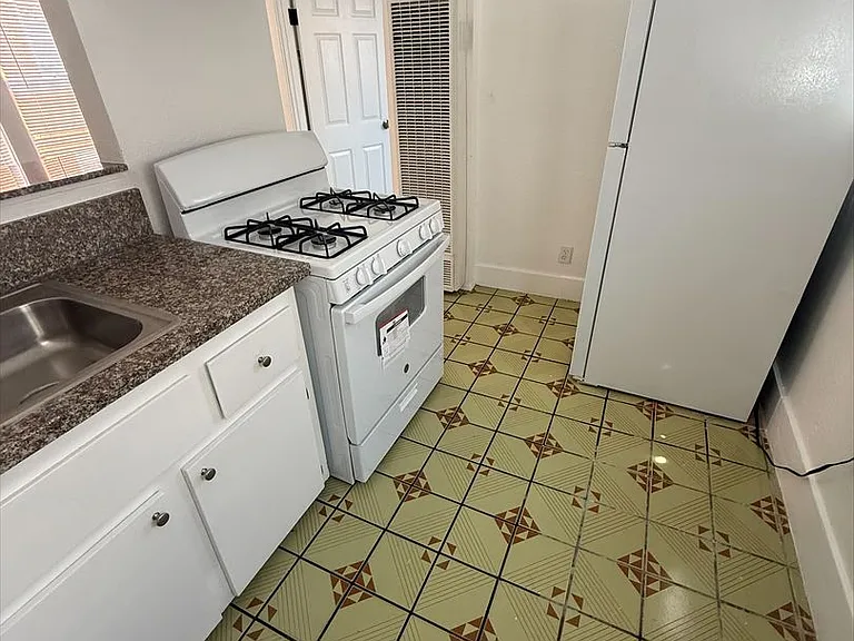 1210 Hoffman Ave — Photo 15