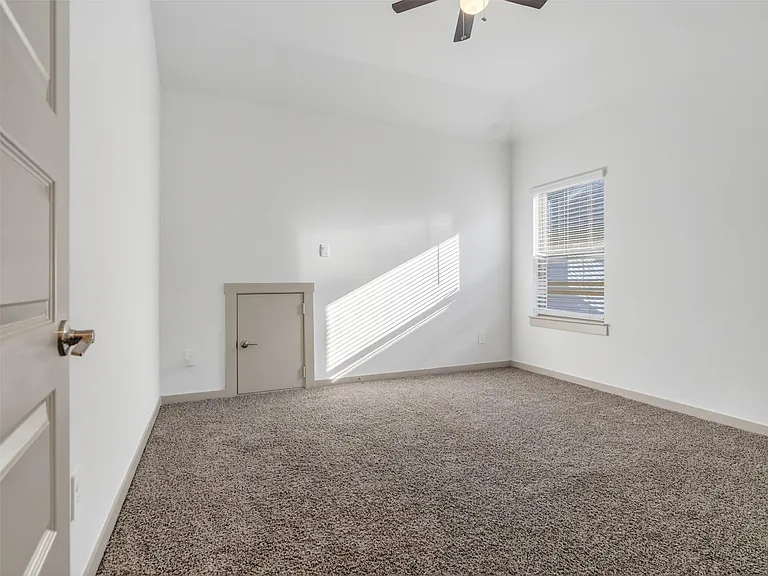 818 Kingwood Dr — Photo 29