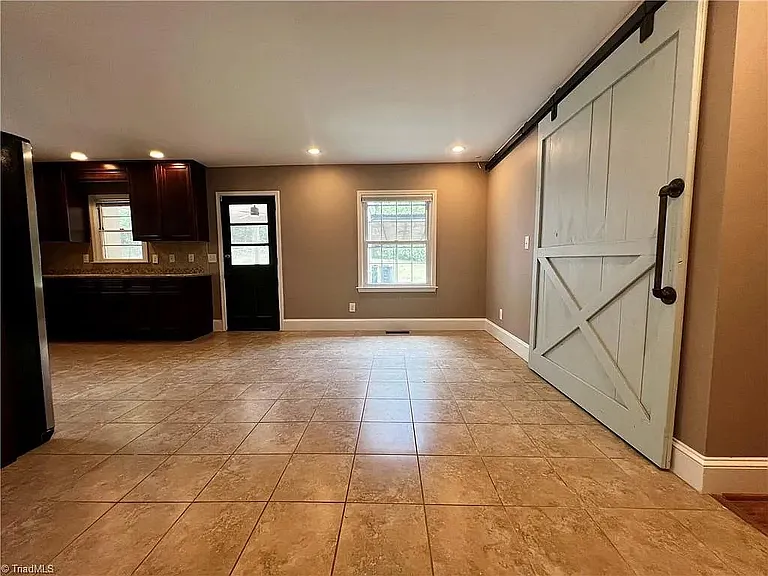 4506 Starmount Dr — Photo 4