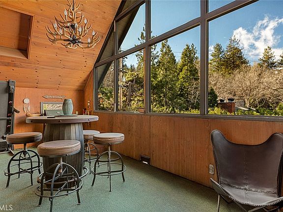 5th image of 1055 Meadowbrook Rd