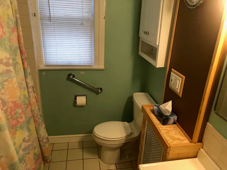 438-440 Hudson Ave #A — Photo 2