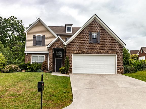 3rd image of 6401 Airtree Ln
