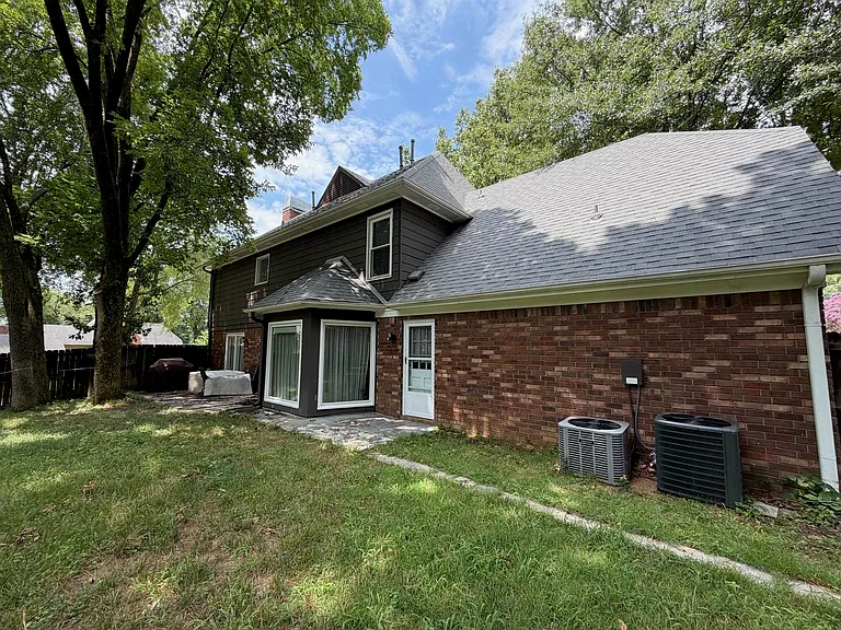 2910 Foster Dale Cv — Photo 33