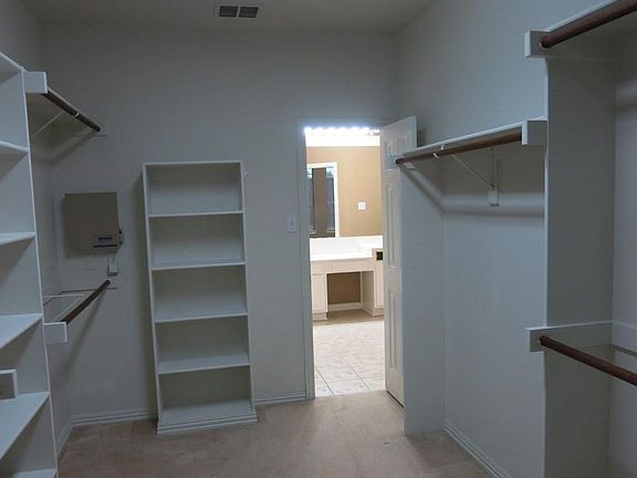 4th image of 3025 Darlington Dr