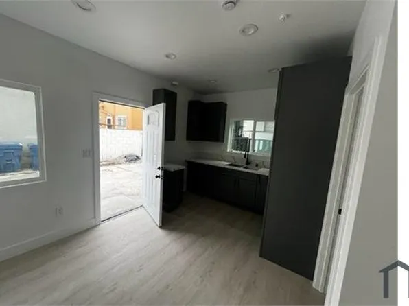 333 W 79th St #B, Los Angeles, CA 90003