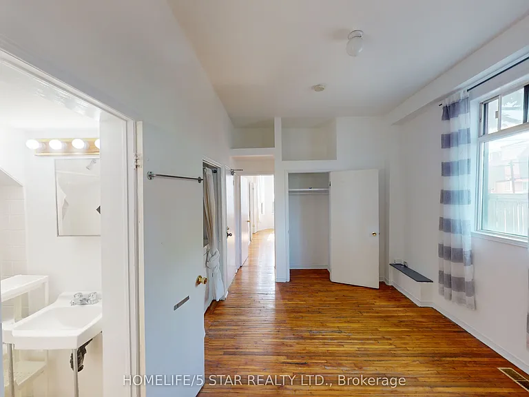 221 Bathurst St #4 — Photo 7