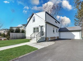 973 Deerfield Rd, Highland Park, IL 60035