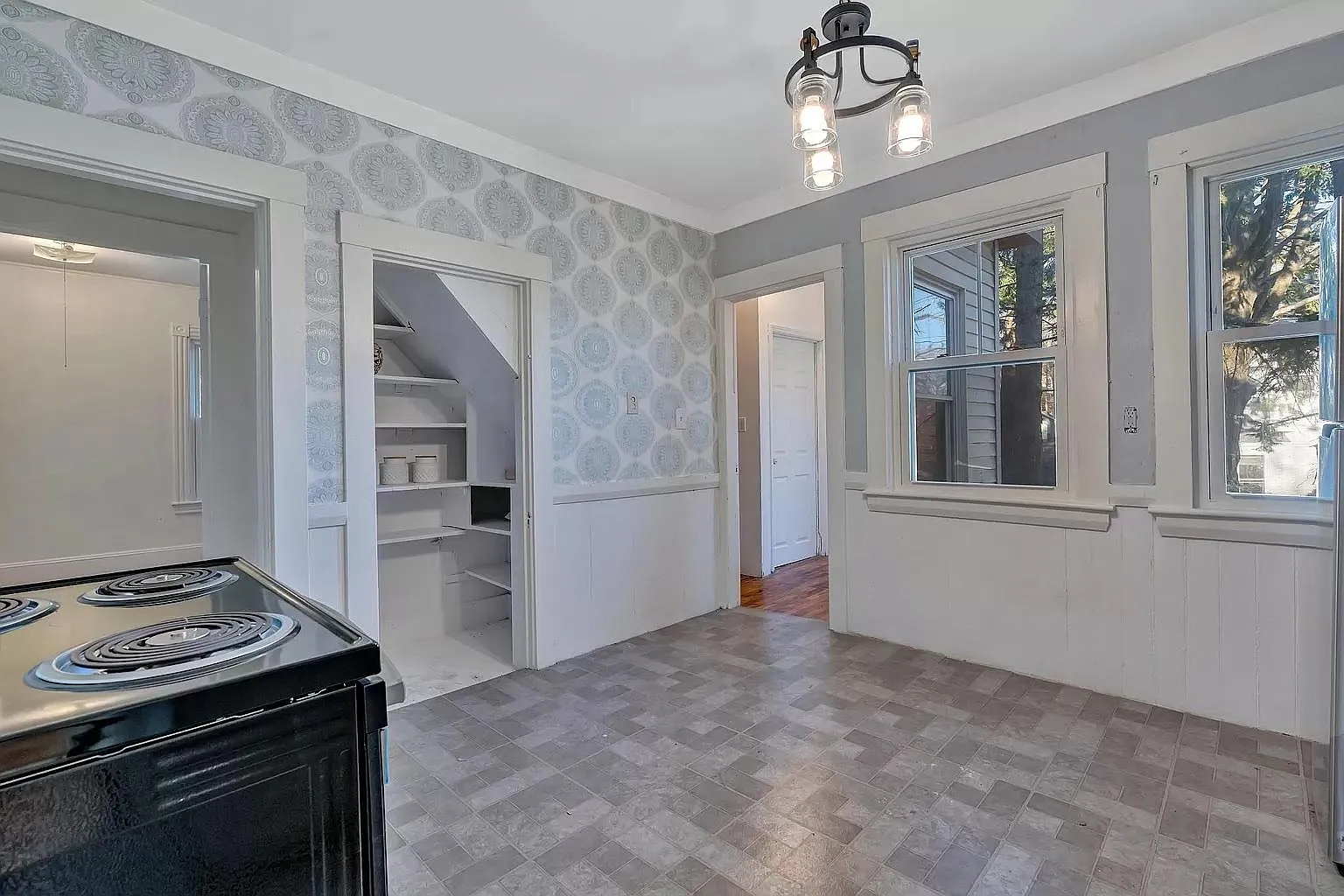 5 bed, 1973 sqft, $4,000 — Photo 3