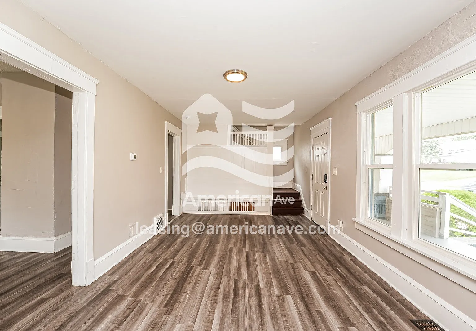 3 bed, 1.0 bath, 1101 sqft, $1,047 — Photo 2
