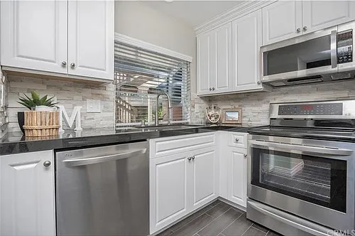 8 Corniche Dr Photo 1