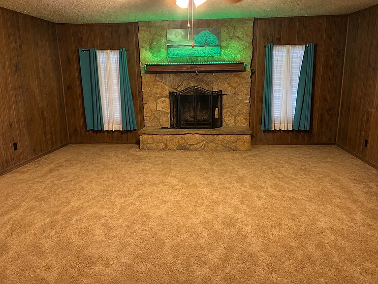 1601 Debra Dr — Photo 3