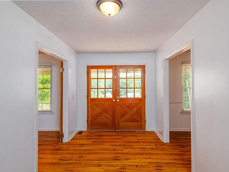 9422 Fuller Rd — Photo 2