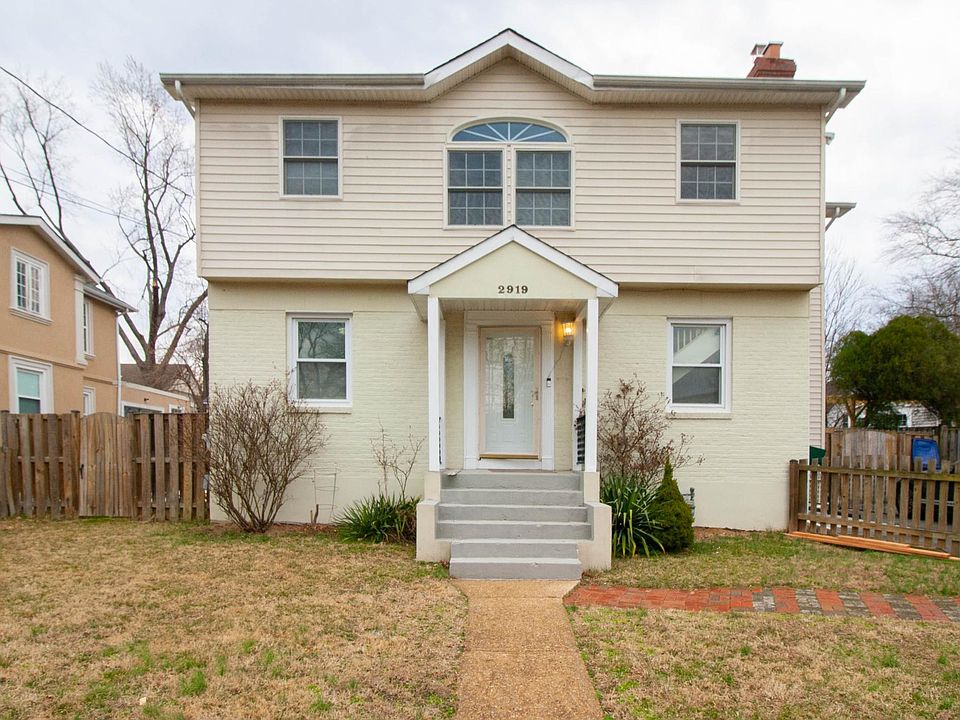 Great curb appeal! Fully fenced yard
