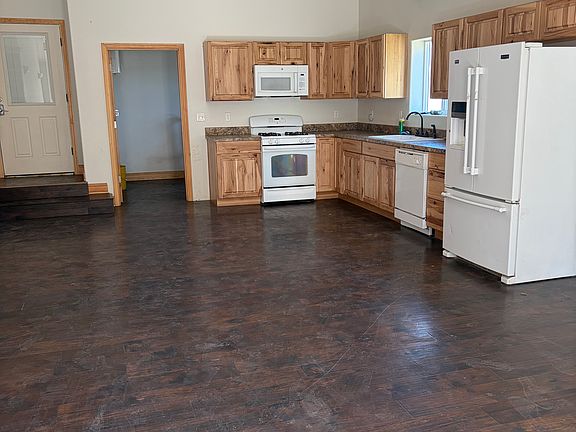 3rd image of 21330 Highway 140 E