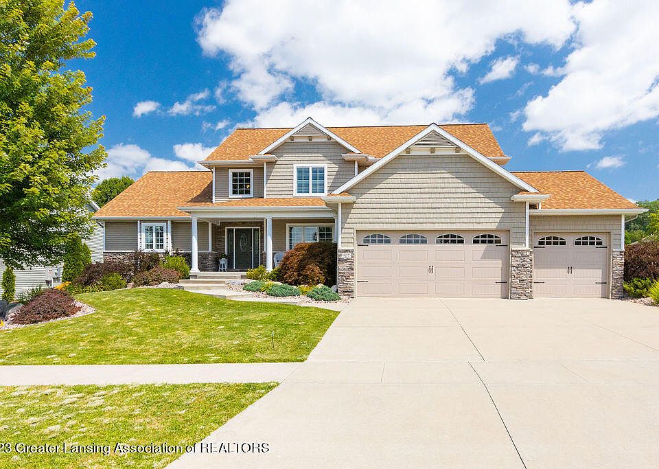 1st image of 907 Woodbury Dr