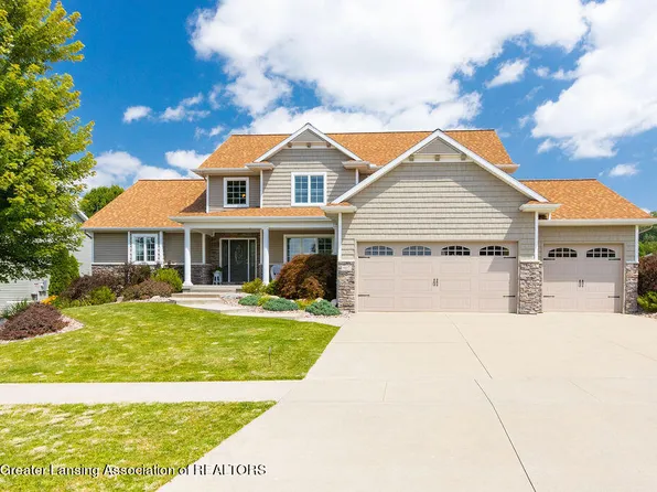 907 Woodbury Dr, Grand Ledge, MI 48837