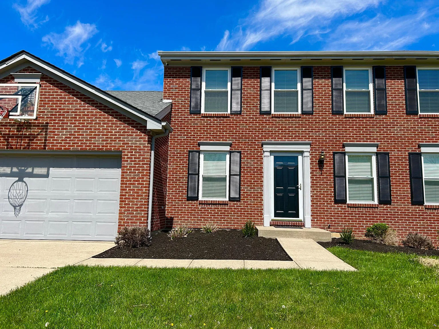 3 bed, 2.5 bath, 1900 sqft, $2,395 — Photo 1