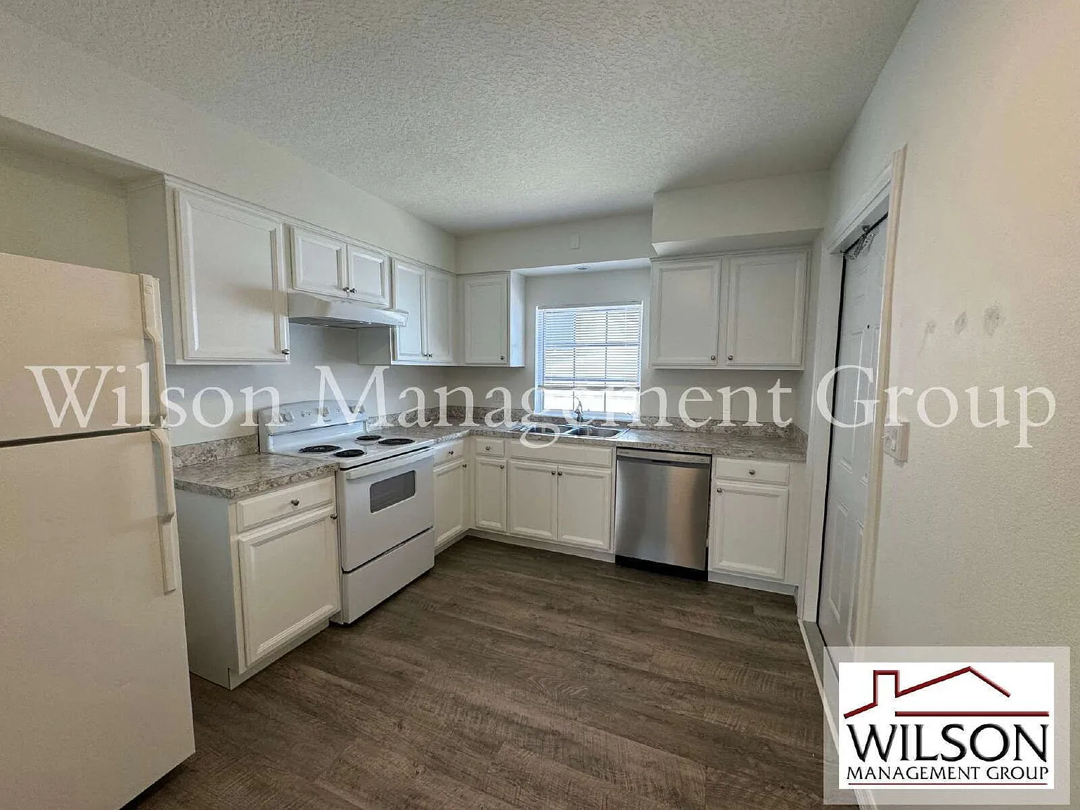 2 bed, 1.0 bath, 849 sqft, $1,649 — Photo 2