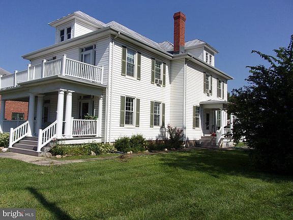 2nd image of 220 Winchester Ave
