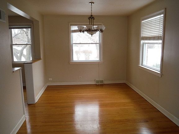 3rd image of 9927 Drury Ln