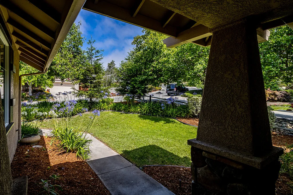 625 Asilo Street — Photo 4