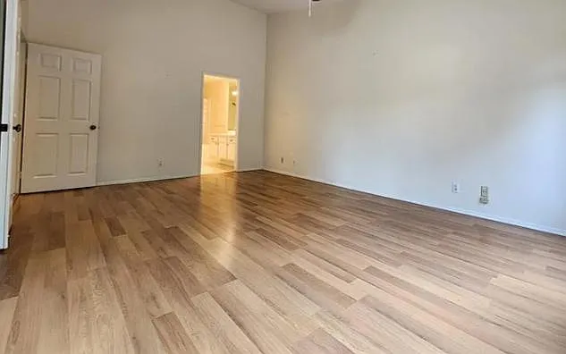 51 Red Rock — Photo 10