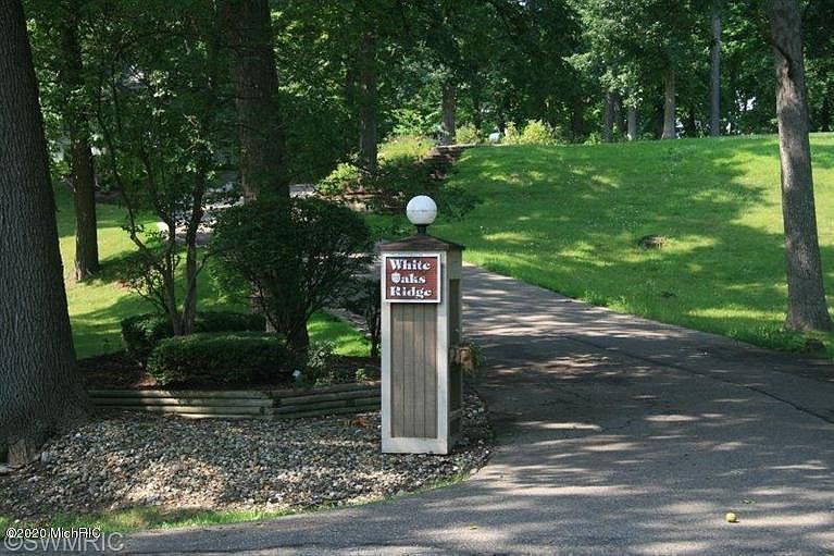 2nd image of E White Oaks Rdg