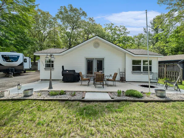 13774 Chrysler St NE, Gowen, MI 49326