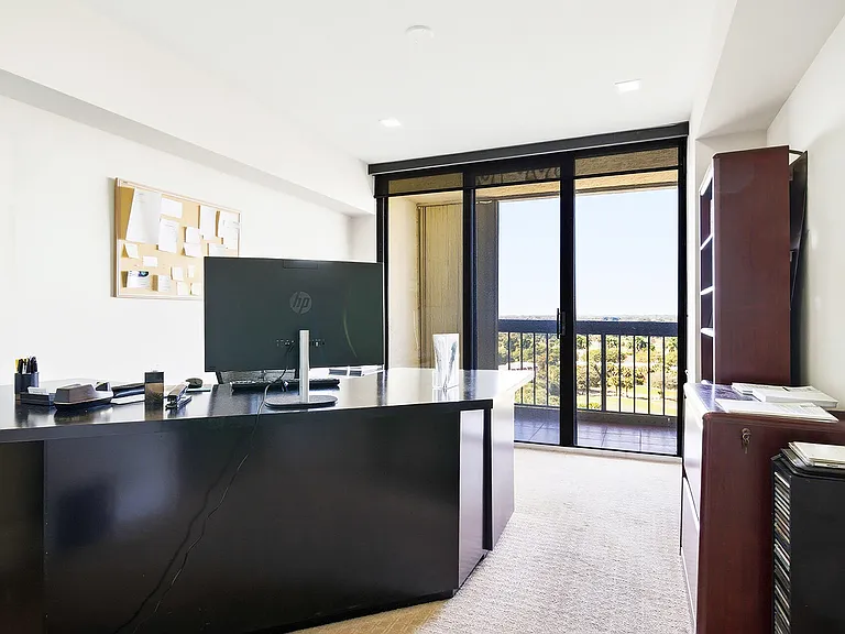 1900 Consulate Pl #1005 — Photo 15