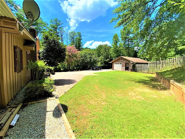 354 Woodcrest Dr — Photo 12