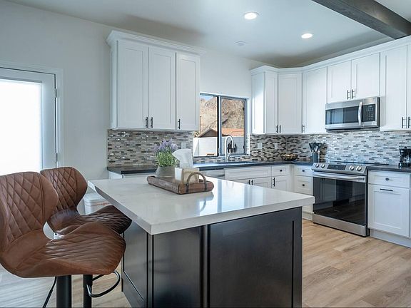 5th image of 54525 Avenida Obregon