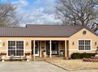 1005 11th St, Levelland, TX 79336