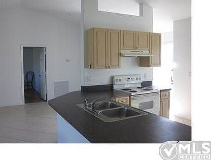 5th image of 921 SE Atlantus Ave