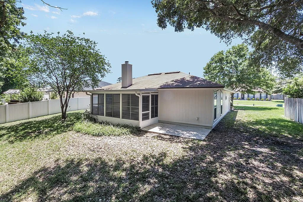 4429 Apple Leaf Dr E — Photo 3