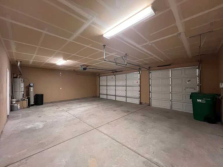 2209 Windrow Dr — Photo 31