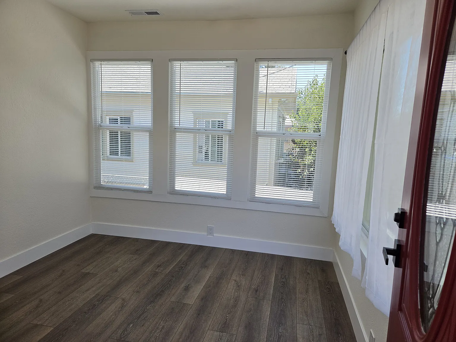 3 bed, 1368 sqft, $3,000 — Photo 4