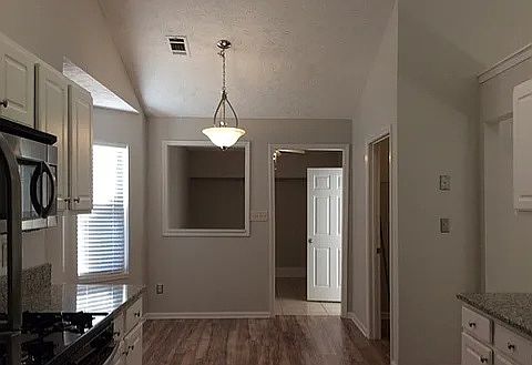 4th image of 795 Mount Royal Cv