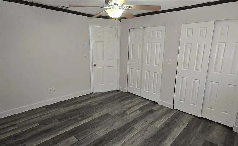 1174 Victoria Ave — Photo 9