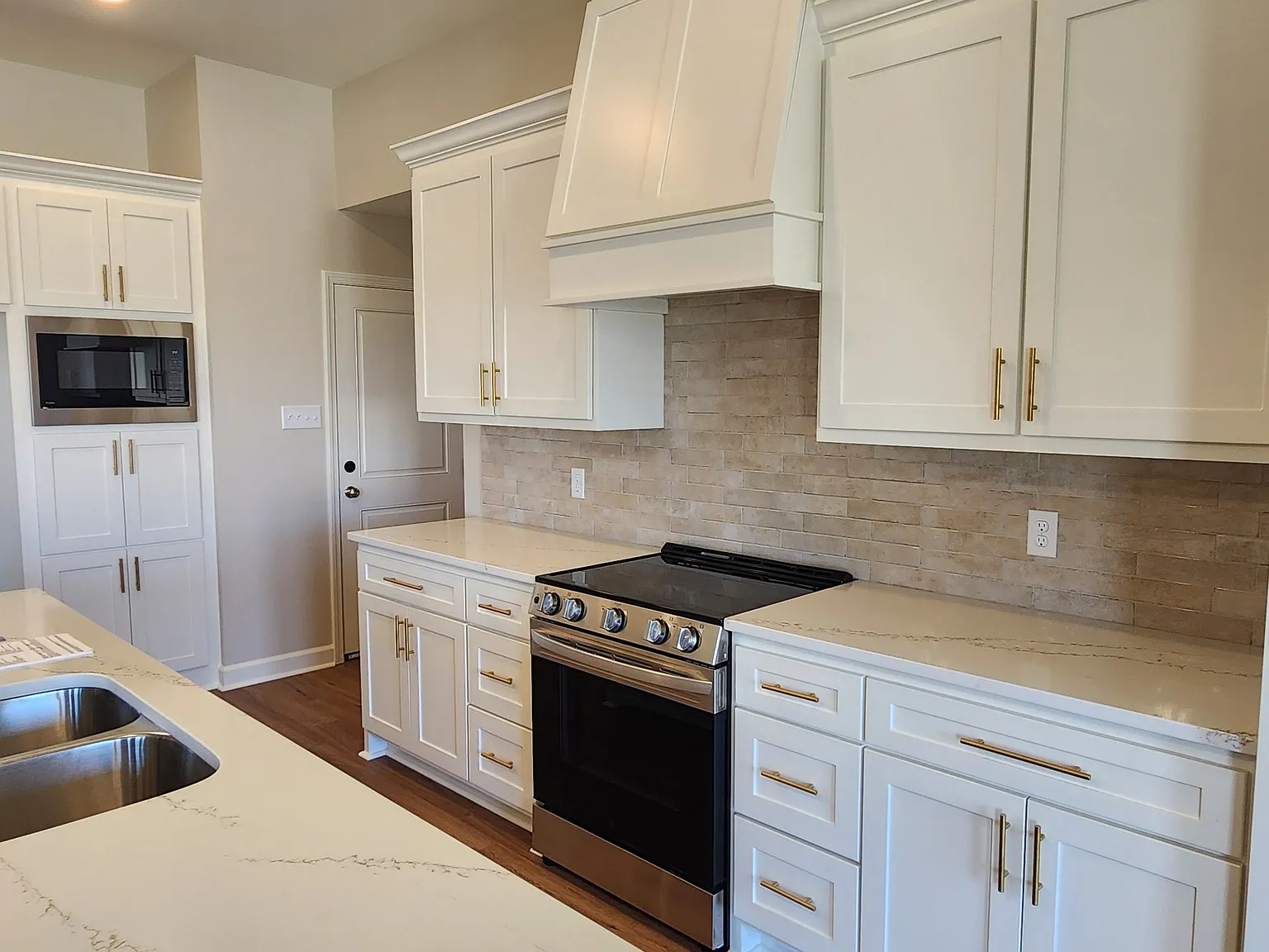 4 bed, 1907 sqft, $2,200 — Photo 3