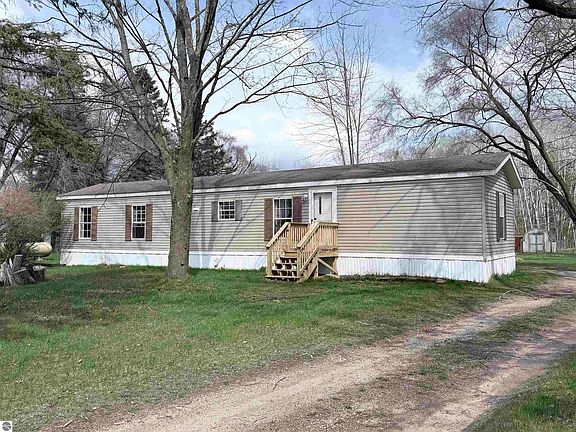 2nd image of 6542 N Geneva Rd