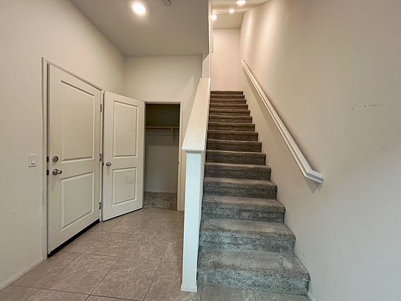 4th image of 717 Hudson Ln