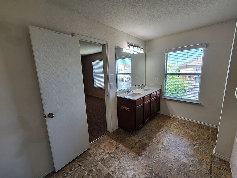 5709 Valley Stream Way — Photo 23