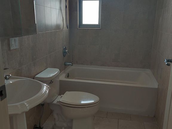 4th image of 3047 Brighton 6 St Penthouse A