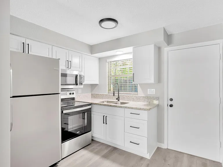 1352 Tioga Ave — Photo 5