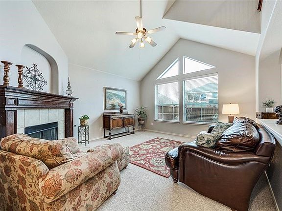 5th image of 9417 Woodhurst Dr