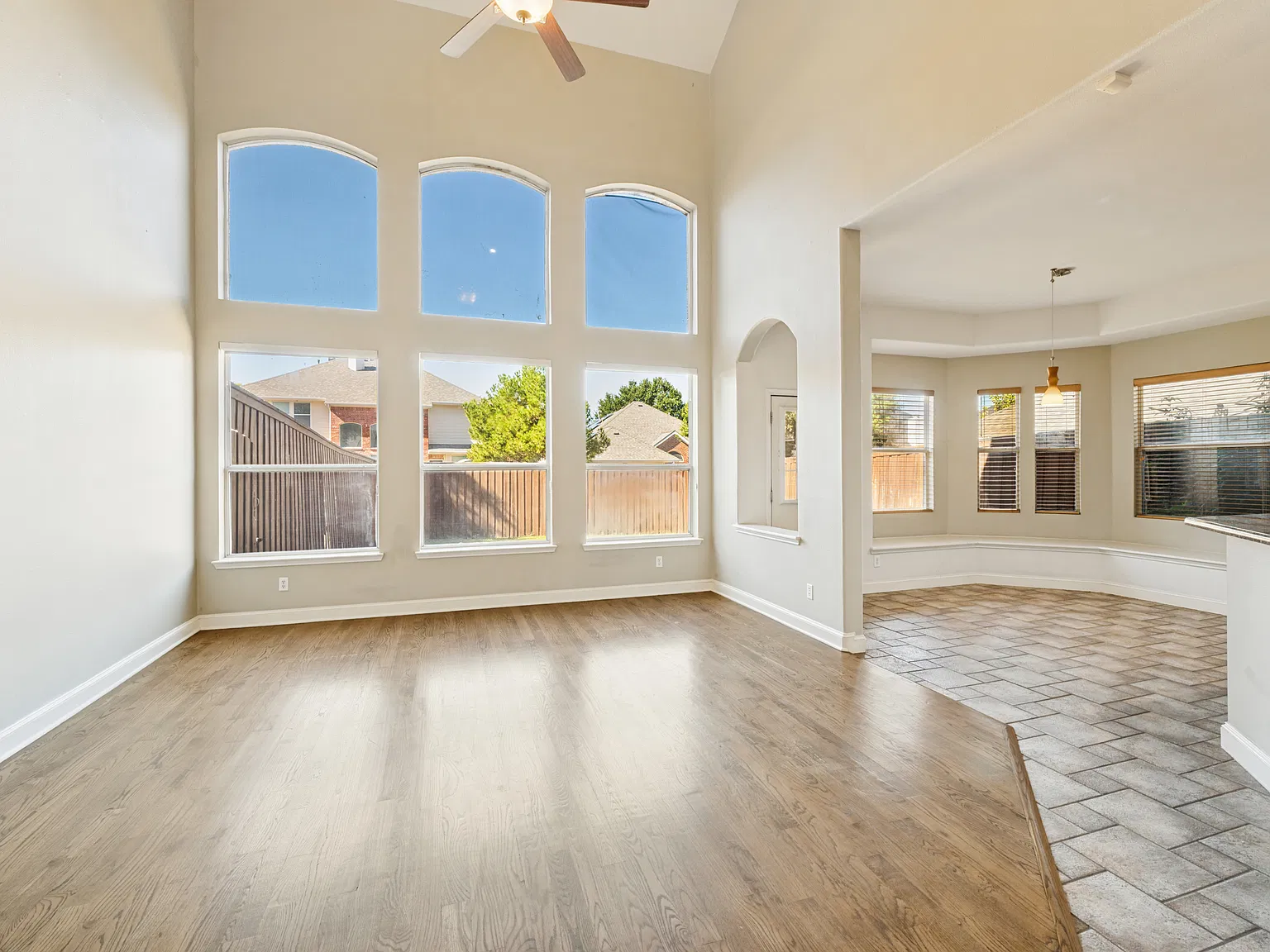 4 bed, 3.5 bath, 3707 sqft, $3,350 — Photo 2